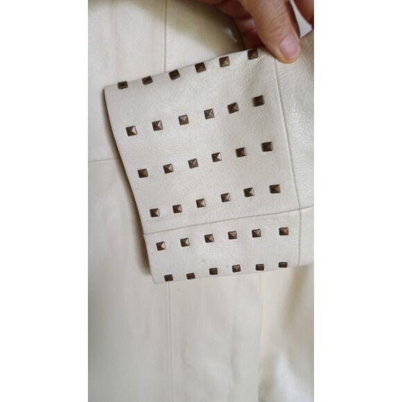 White - Picture 4 of 11